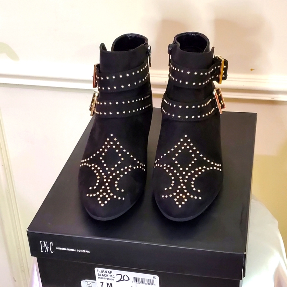 International Concepts Black Metallic Studded Iliana Faux Suede Booties, Size 7
